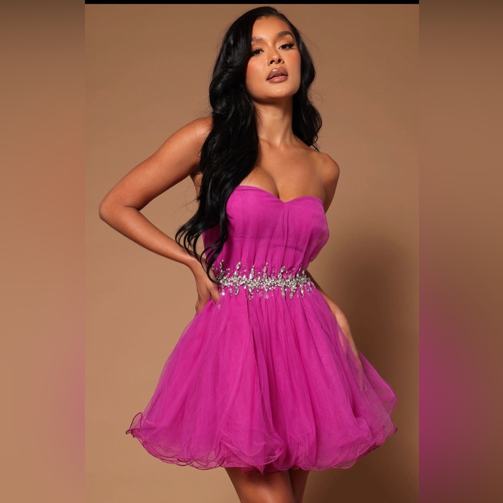 I purchased the size small women tulle dress for my daughter. worn 1 time